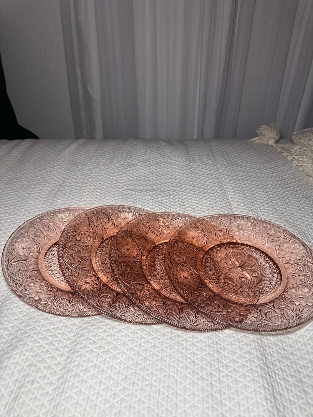 Vintage Tiara Indiana Glass Pink Peach Sandwich Dinner Plates 10.25” Set of 4
